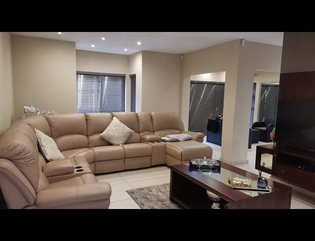 3 BEDROOM HOUSE FOR SALE IN CASHAN